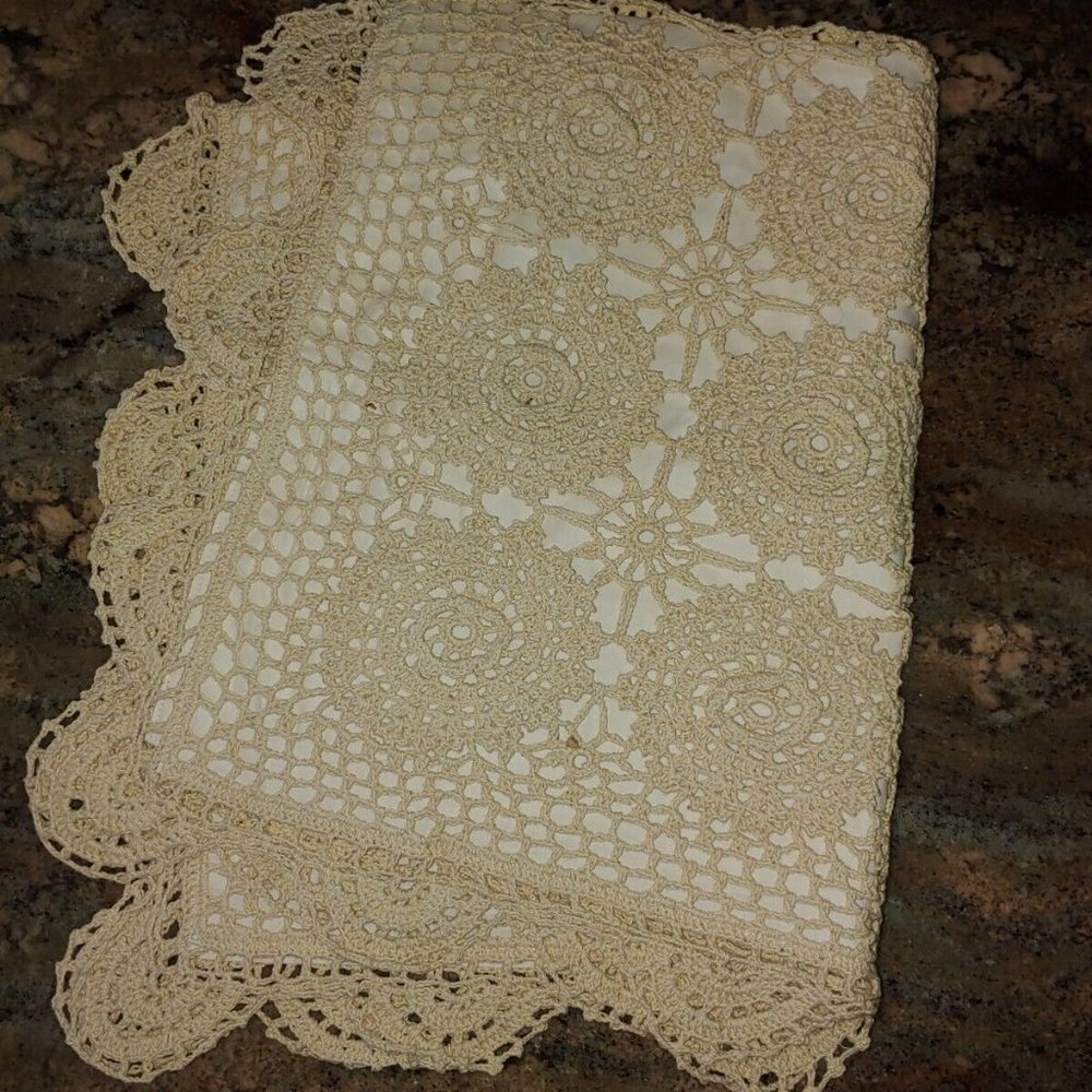 1 Keeco 3D Crocheted Floral Irish Rose Tan Pillow Sham